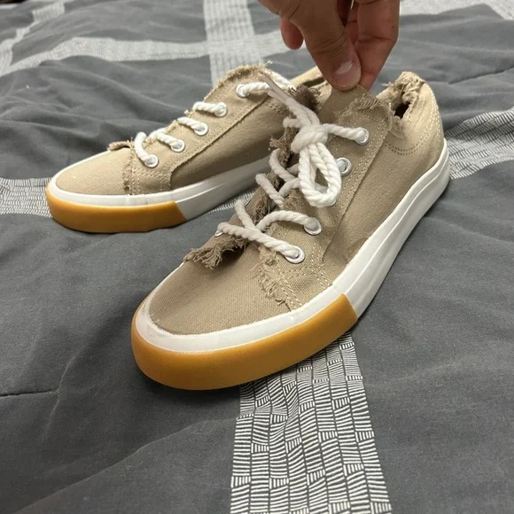 Serra Shoes Serra Beige Canvas Sneakers With White Laces